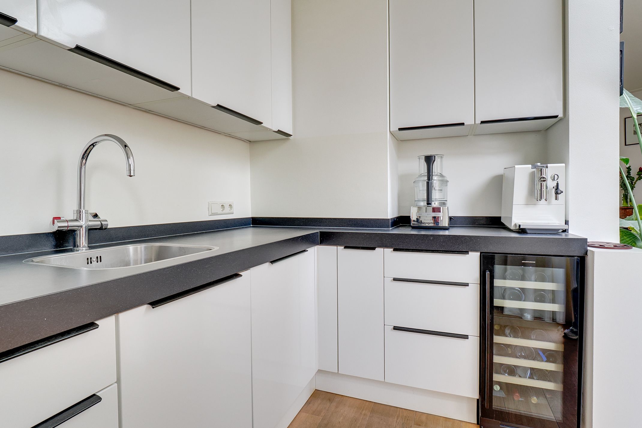 Photo 27 of Jekerstraat 25