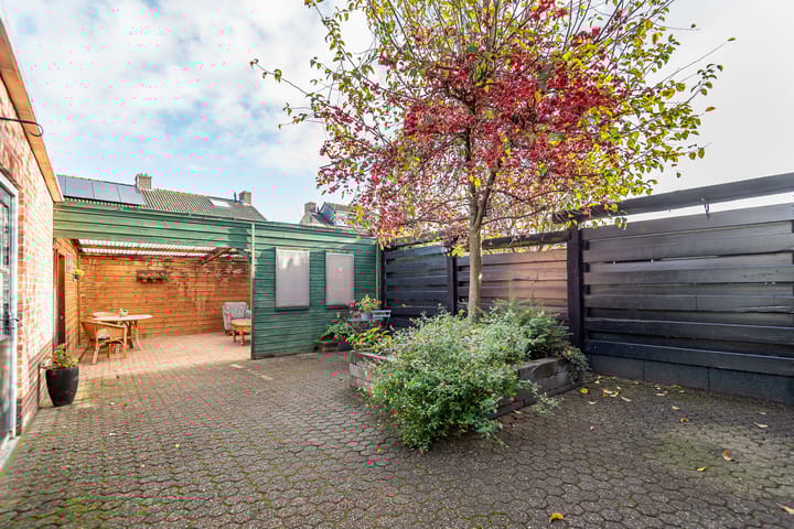 Photo 38 of Allee 52