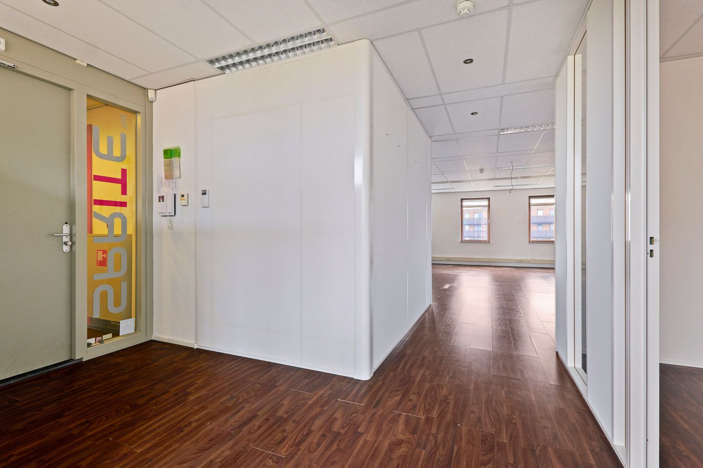 View photo 2 of Krijn Taconiskade 288