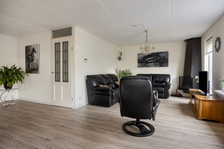 Photo 4 of Van Apeldoornshof 25