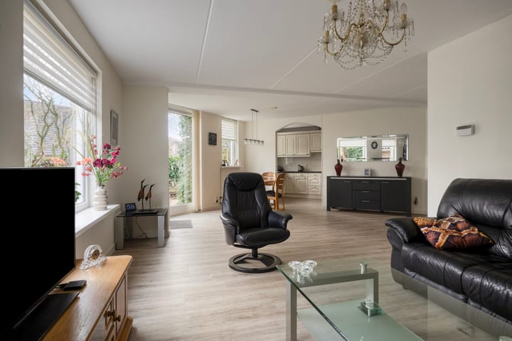 Photo 5 of Van Apeldoornshof 25