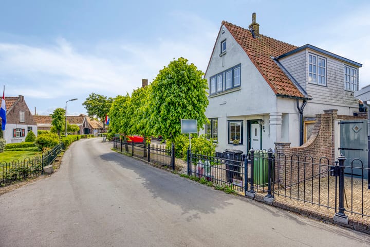 Photo 2 of Julianalaan 38