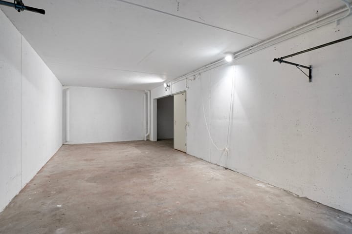 Photo 34 of Bastion 463