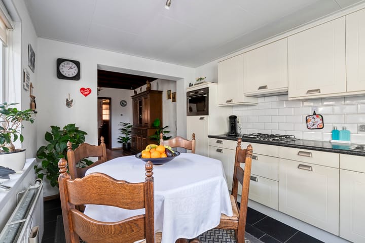 Photo 13 of Jan van Bruhezestraat 15