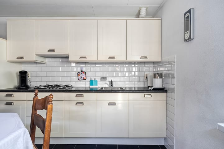 Photo 14 of Jan van Bruhezestraat 15