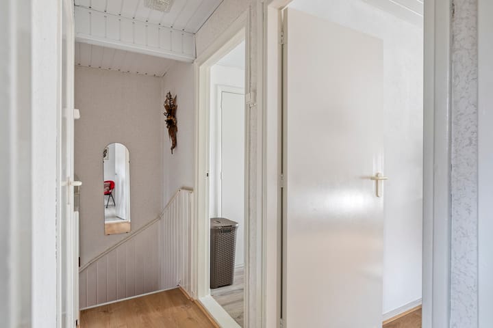 Photo 16 of Jan van Bruhezestraat 15