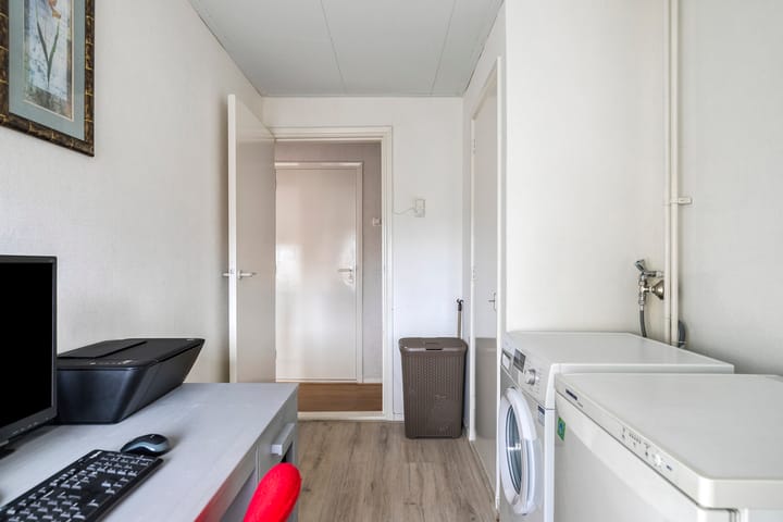 Photo 21 of Jan van Bruhezestraat 15