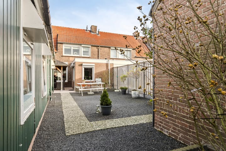 Photo 29 of Jan van Bruhezestraat 15