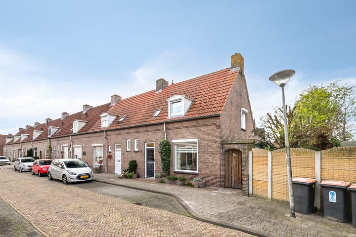 Photo 30 of Jan van Bruhezestraat 15