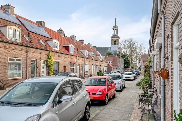 Photo 32 of Jan van Bruhezestraat 15