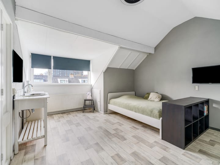 Photo 24 of Meent 151