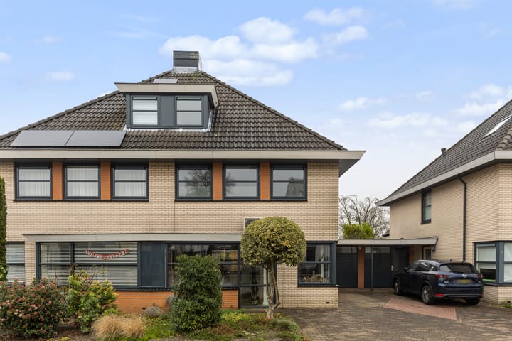 Photo 2 of Carry van Bruggenstraat 10