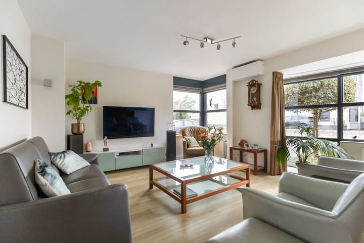 Photo 4 of Carry van Bruggenstraat 10