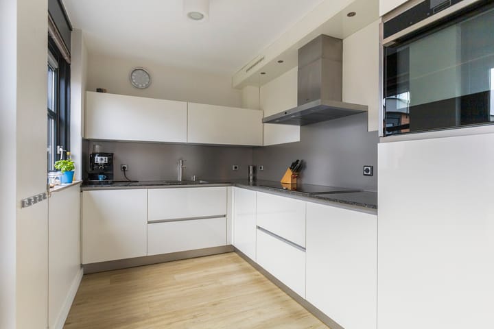 Photo 9 of Carry van Bruggenstraat 10