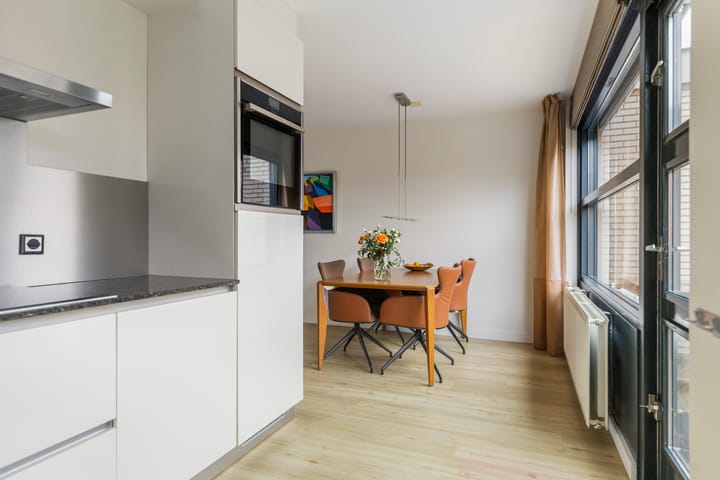 Photo 10 of Carry van Bruggenstraat 10