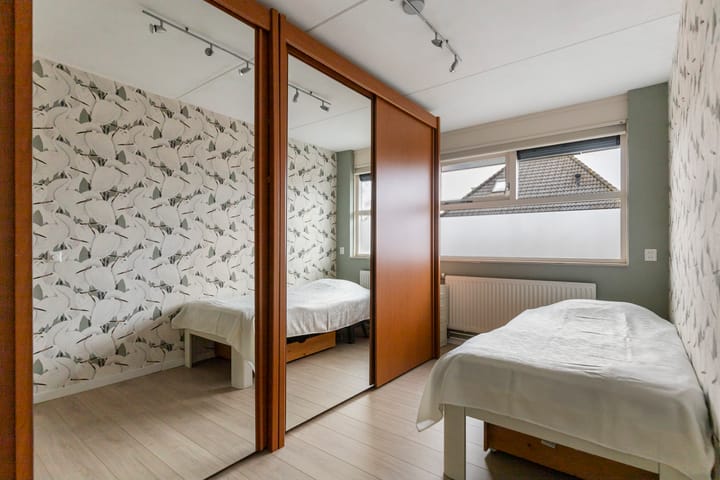 Photo 14 of Carry van Bruggenstraat 10