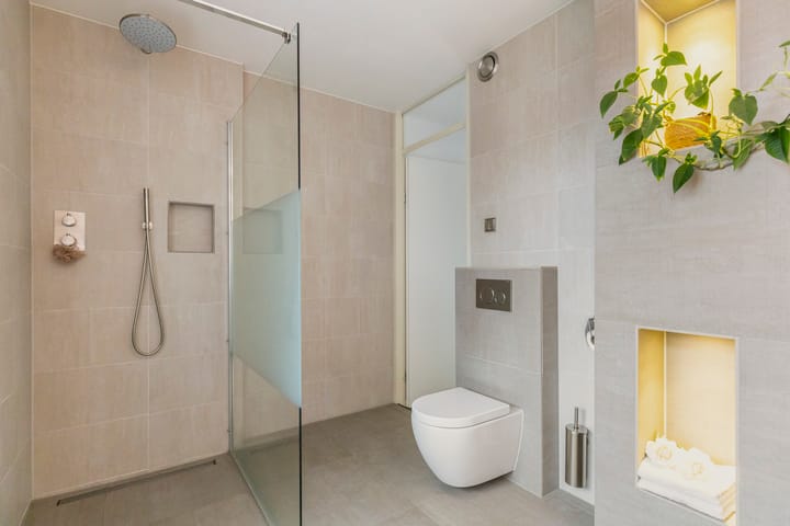 Photo 16 of Carry van Bruggenstraat 10