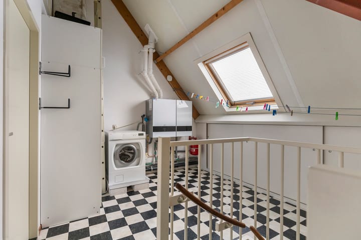 Photo 18 of Carry van Bruggenstraat 10