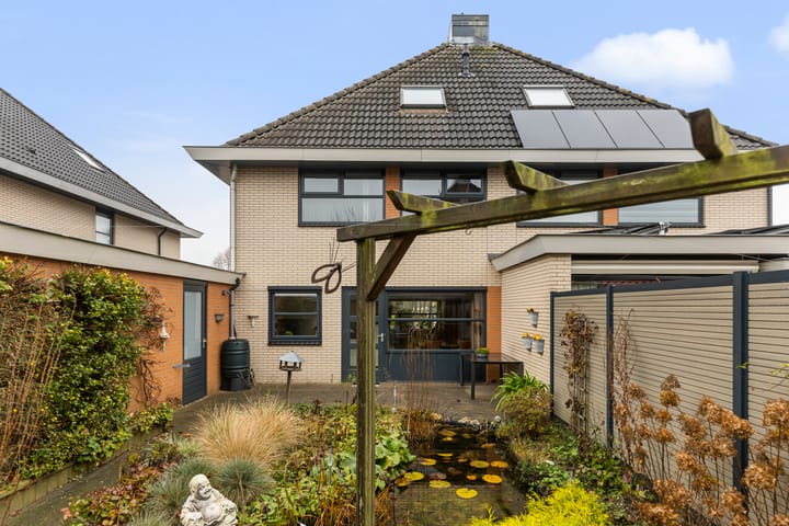 Photo 23 of Carry van Bruggenstraat 10