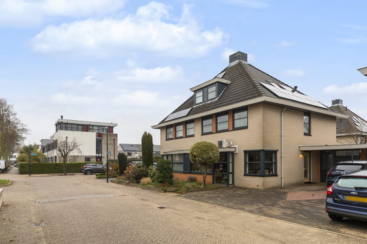 Photo 25 of Carry van Bruggenstraat 10