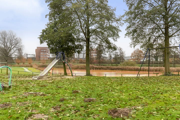 Photo 26 of Carry van Bruggenstraat 10