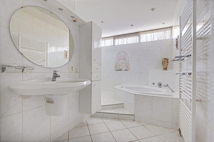 Photo 4 of Johan Willem Frisolaan 50