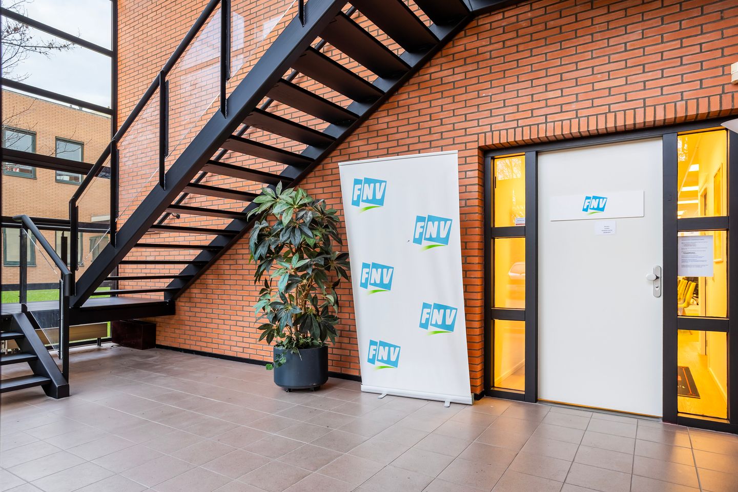 View photo 3 of De Bukakkers 14