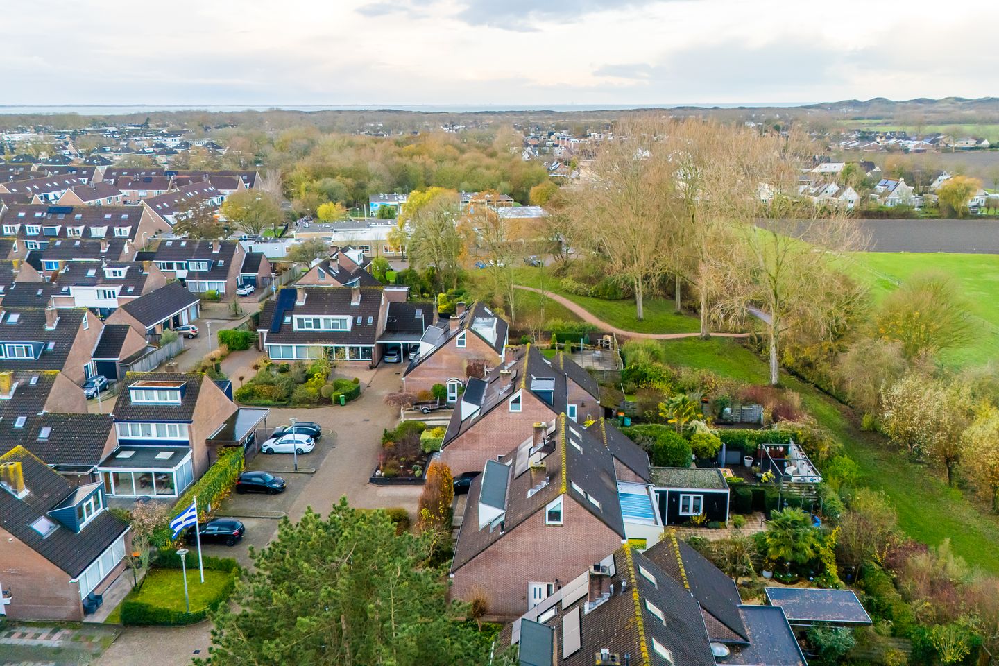 Photo 4 of Van Karnebeekstraat 29