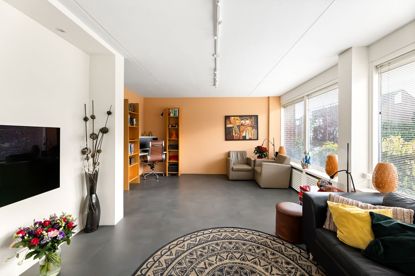 Photo 10 of Van Karnebeekstraat 29