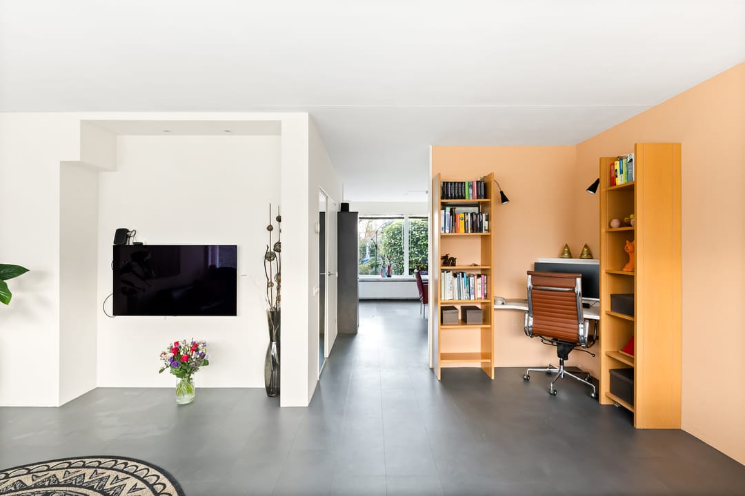 Photo 11 of Van Karnebeekstraat 29