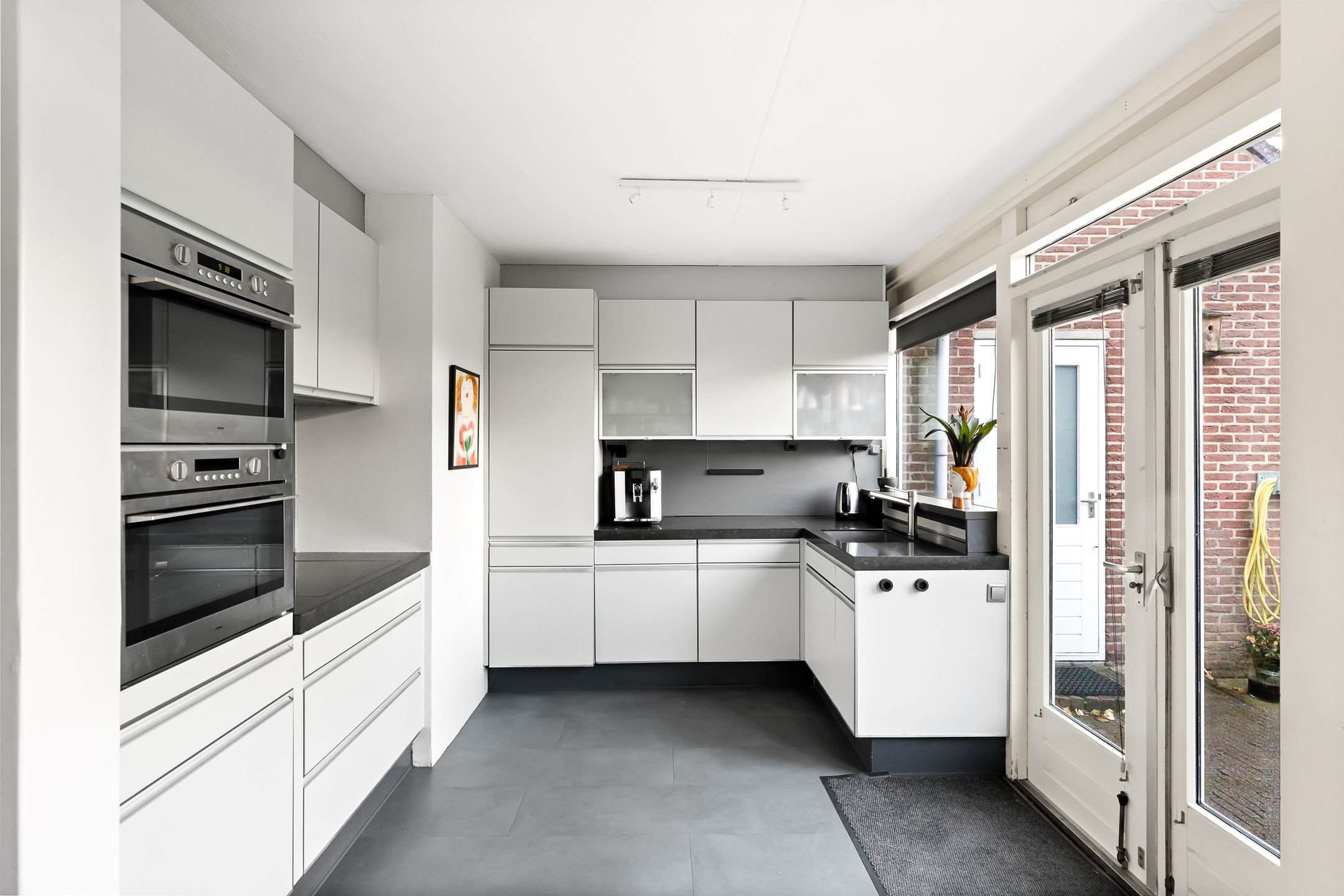 Photo 15 of Van Karnebeekstraat 29