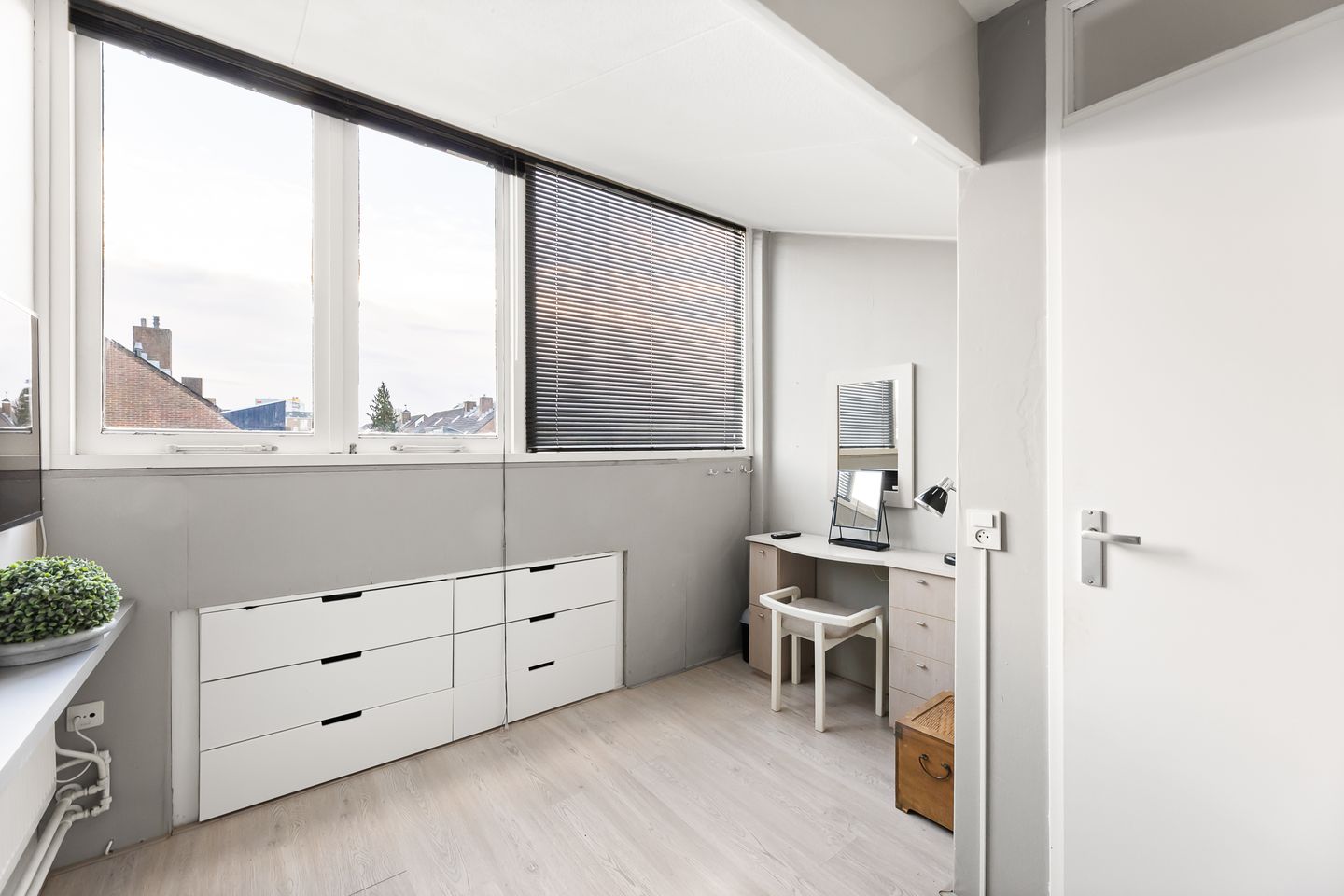 Photo 25 of Van Karnebeekstraat 29