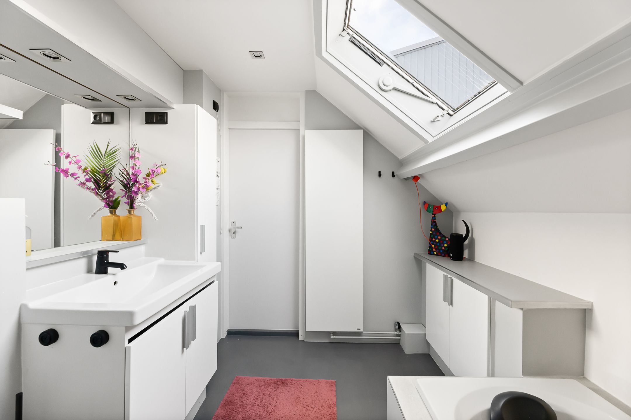 Photo 30 of Van Karnebeekstraat 29