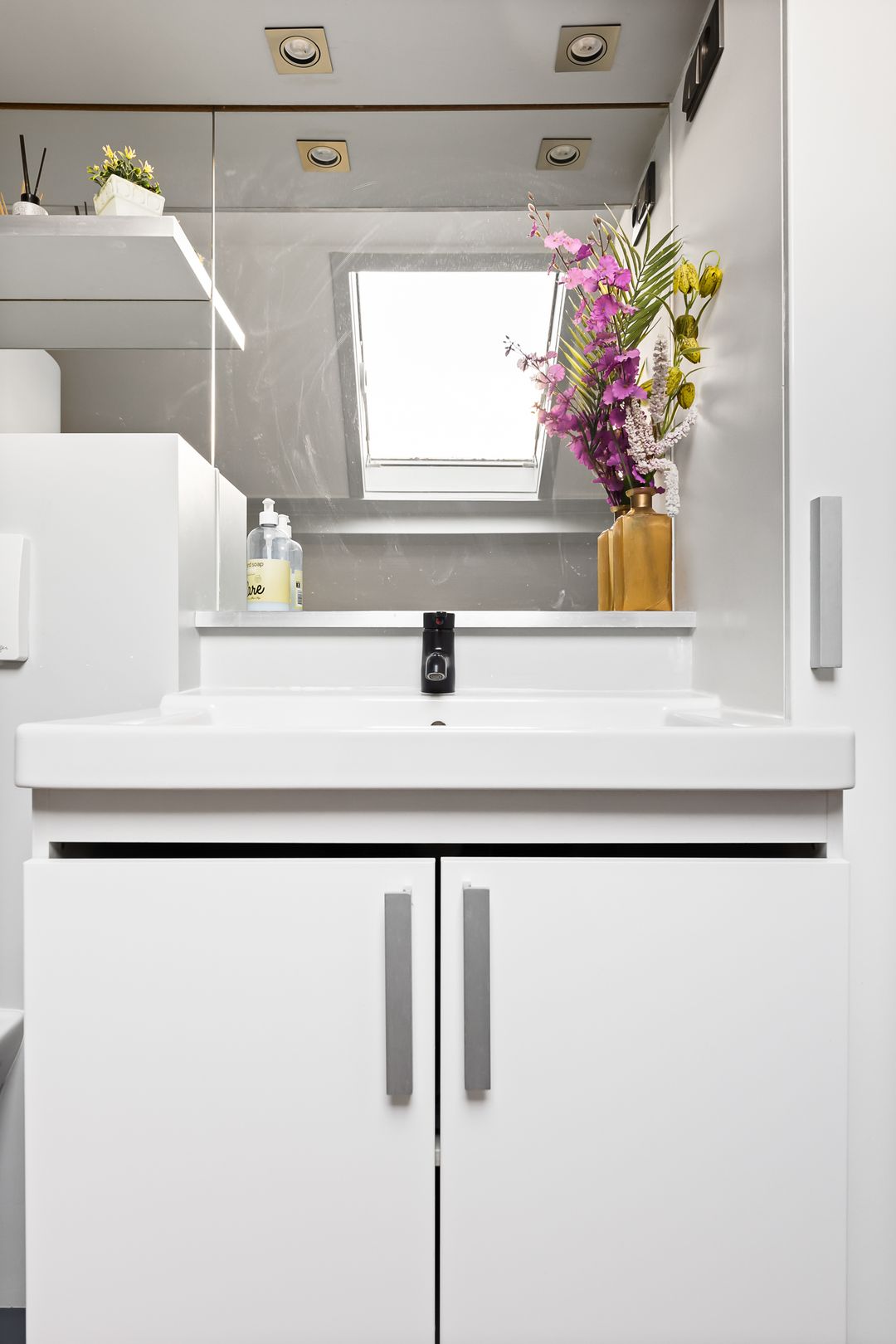 Photo 32 of Van Karnebeekstraat 29