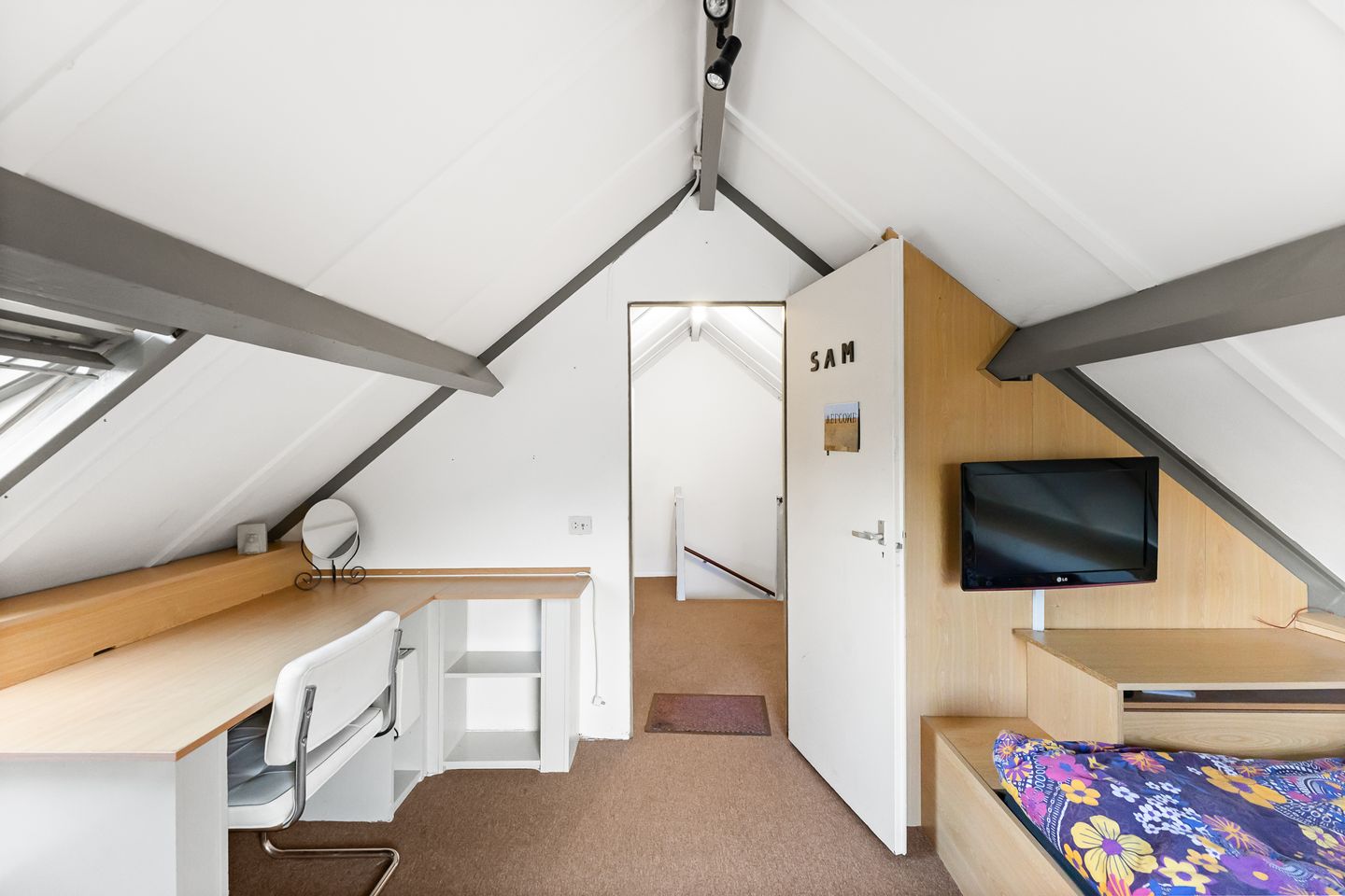 Photo 34 of Van Karnebeekstraat 29