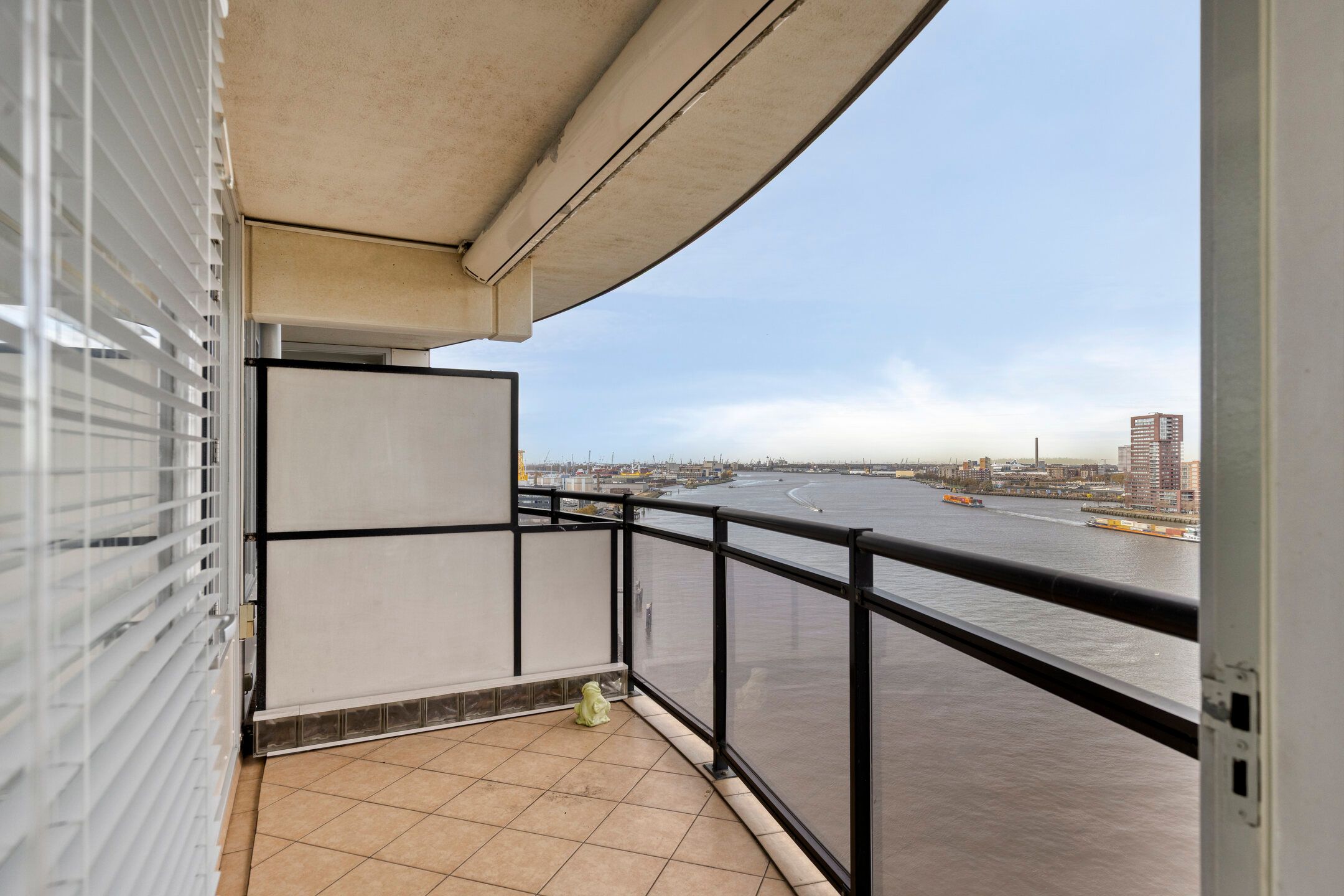 Photo 12 of Sint-Janshaven 617