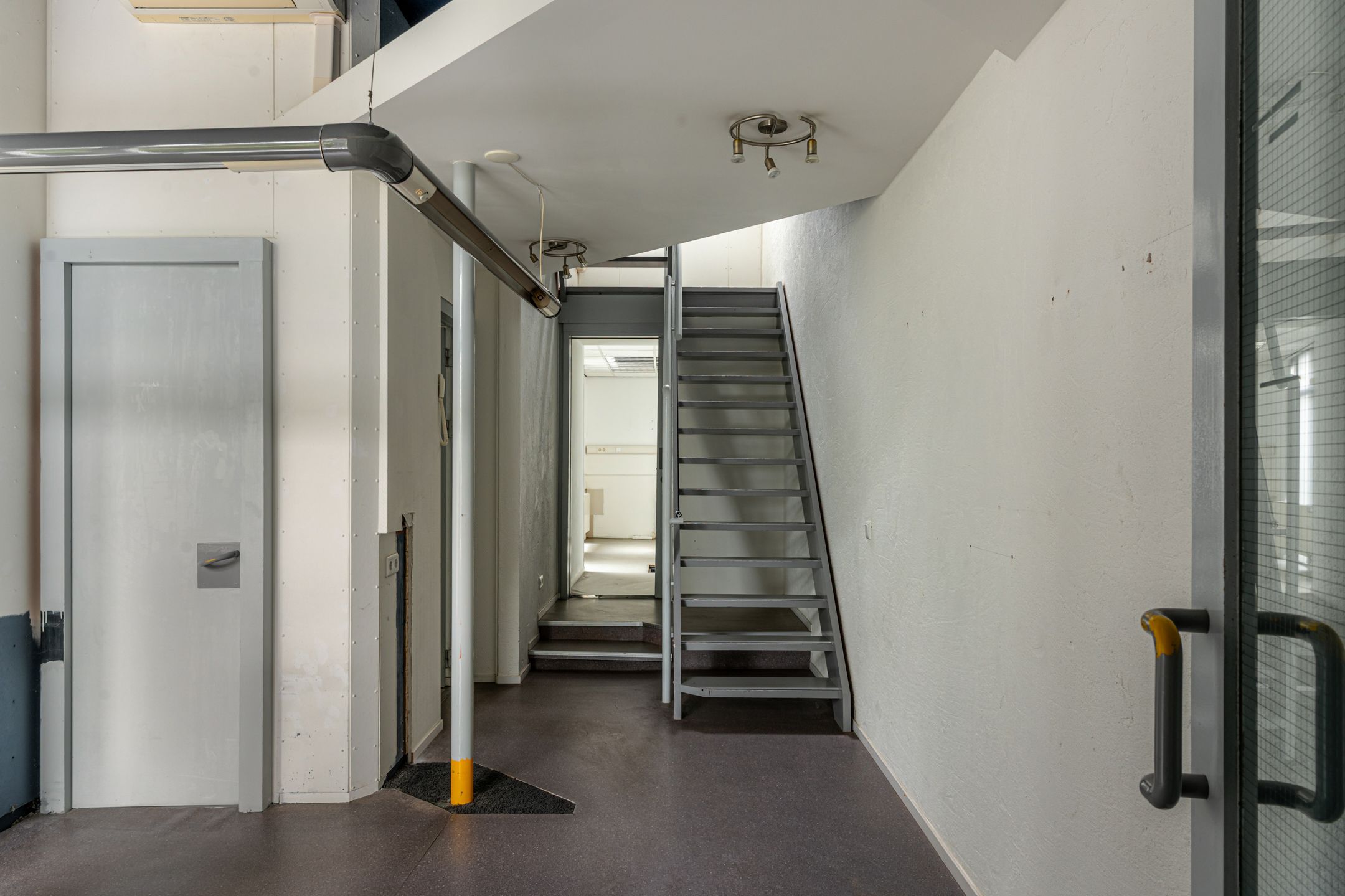 Photo 9 of Vredeman de Vriesstraat 9