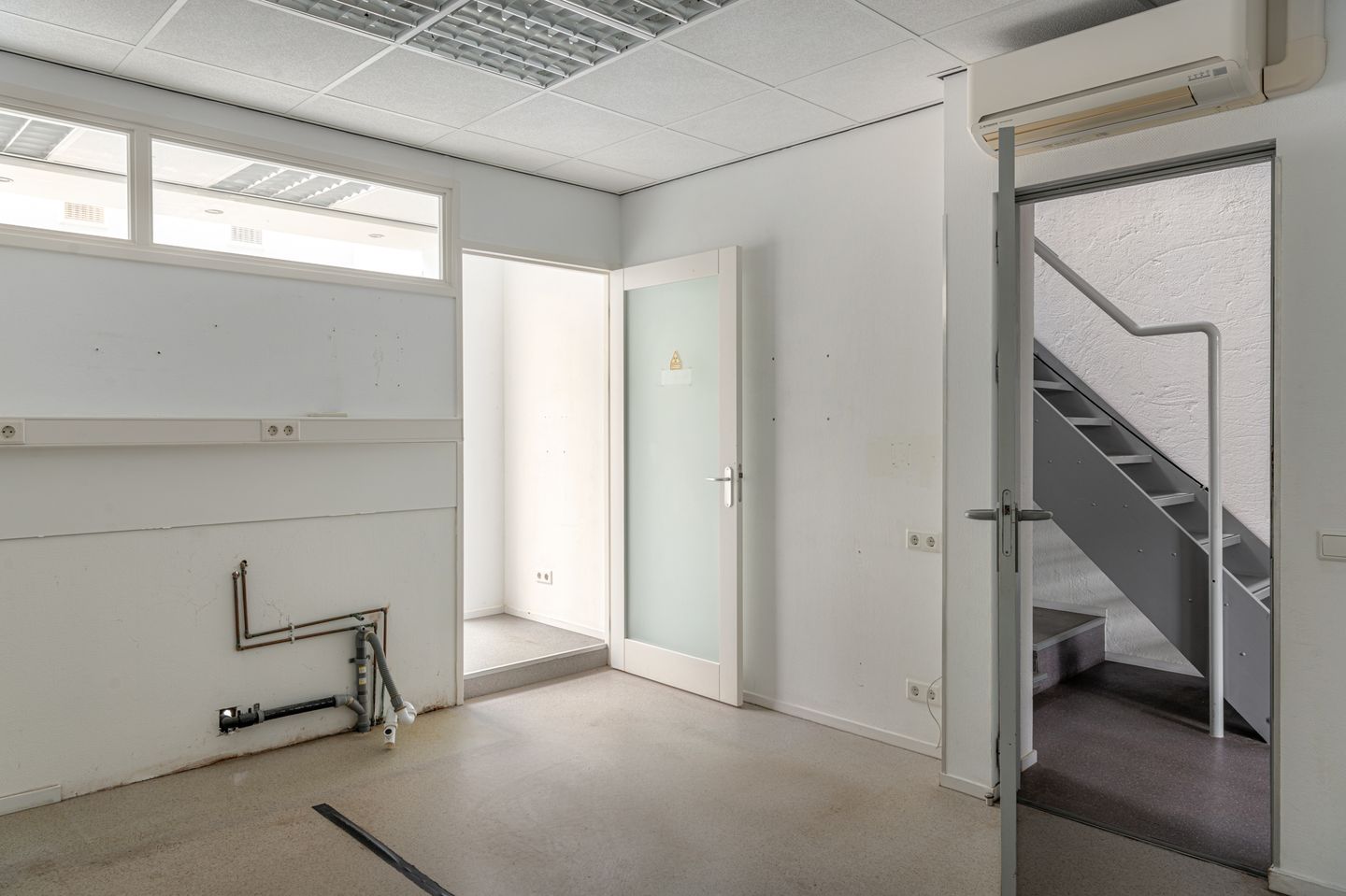 Photo 10 of Vredeman de Vriesstraat 9