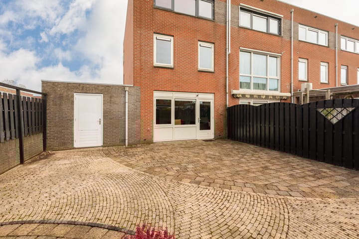 Photo 38 of Schoener 1