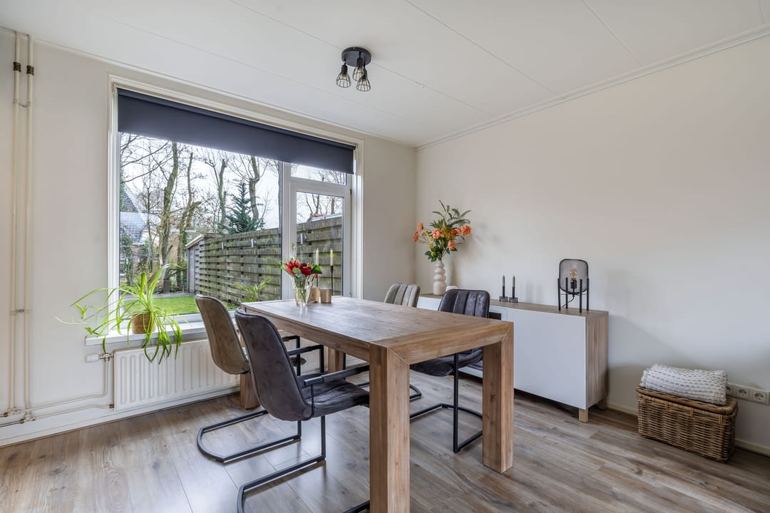 Photo 8 of Julianastraat 6