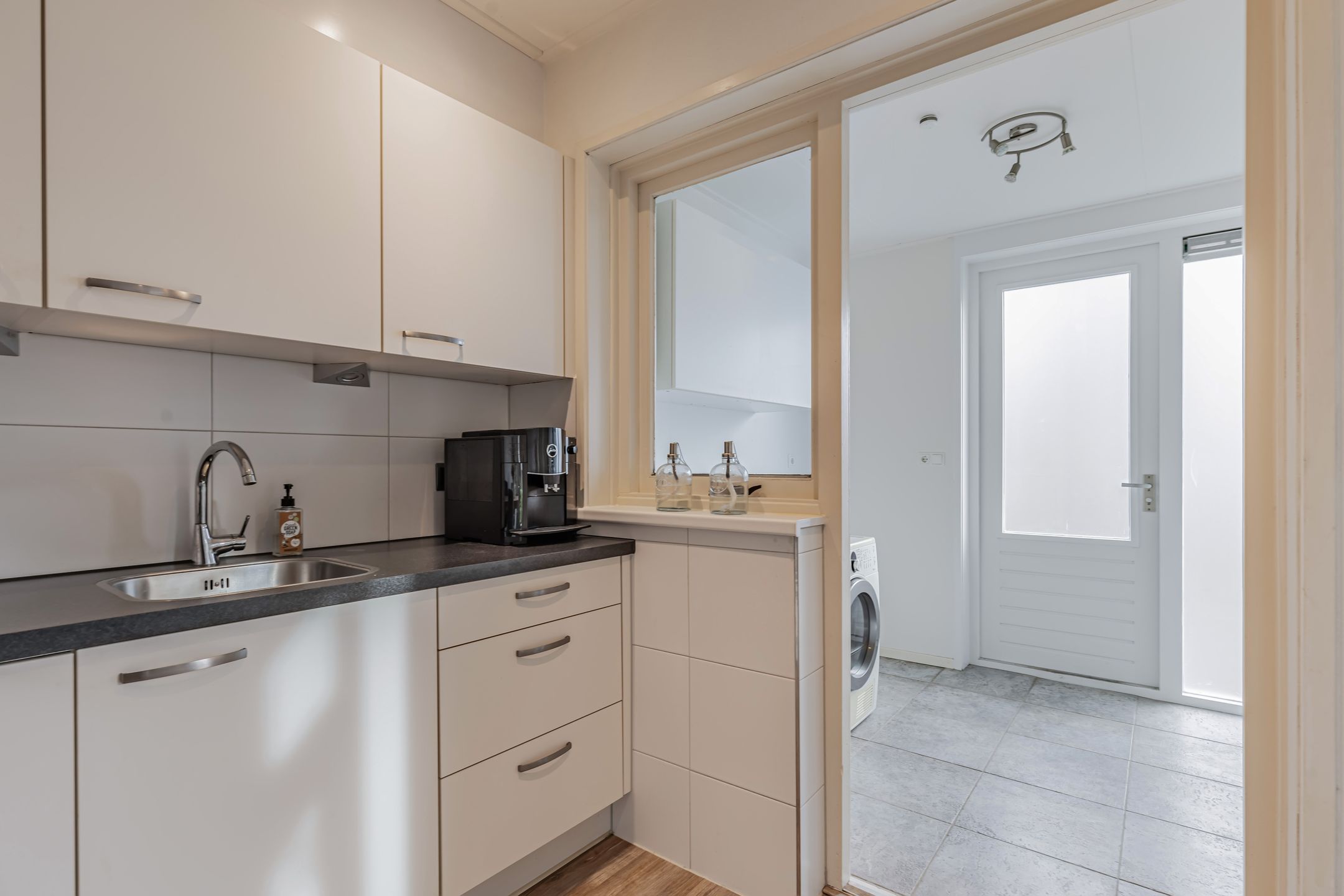 Photo 12 of Julianastraat 6