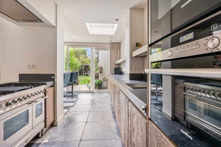 Foto 9 van van Cleefstraat 18