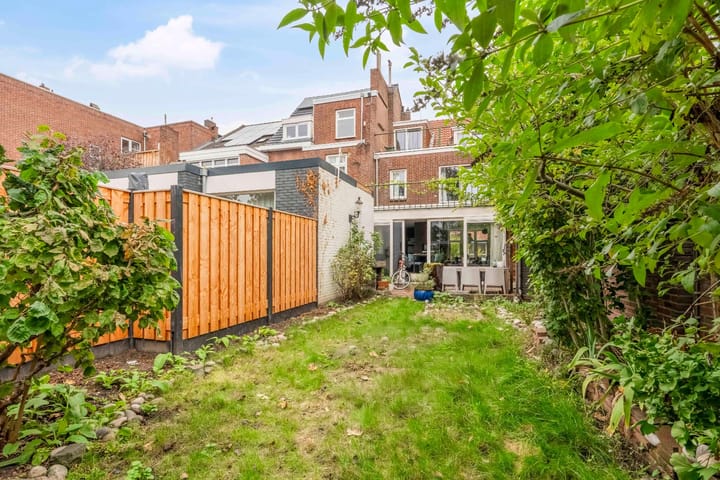 Foto 11 van van Cleefstraat 18