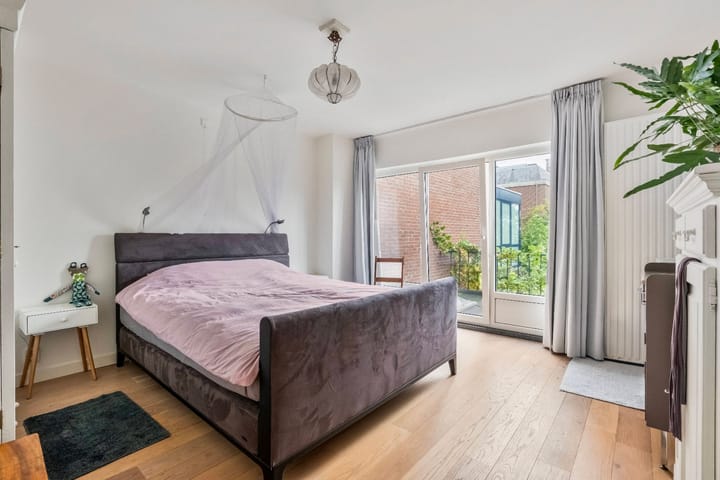 Foto 14 van van Cleefstraat 18