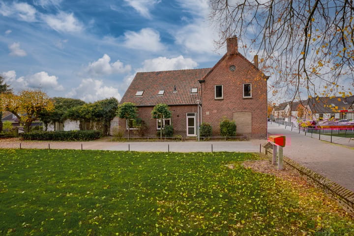 Photo 2 of Dorpstraat 13