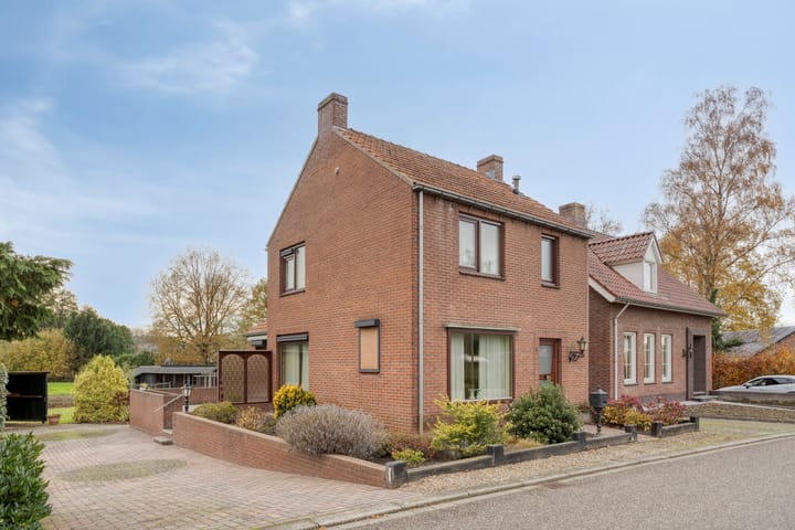 Dorpsstraat 8