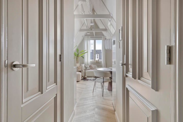 Photo 4 of Derde Helmersstraat 26-E