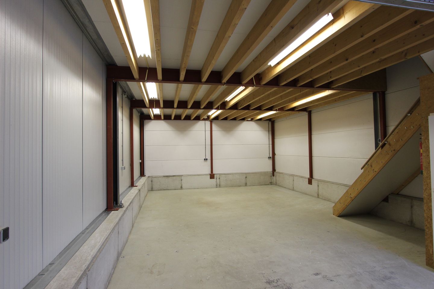 View photo 2 of De Hoefsmid 33-f