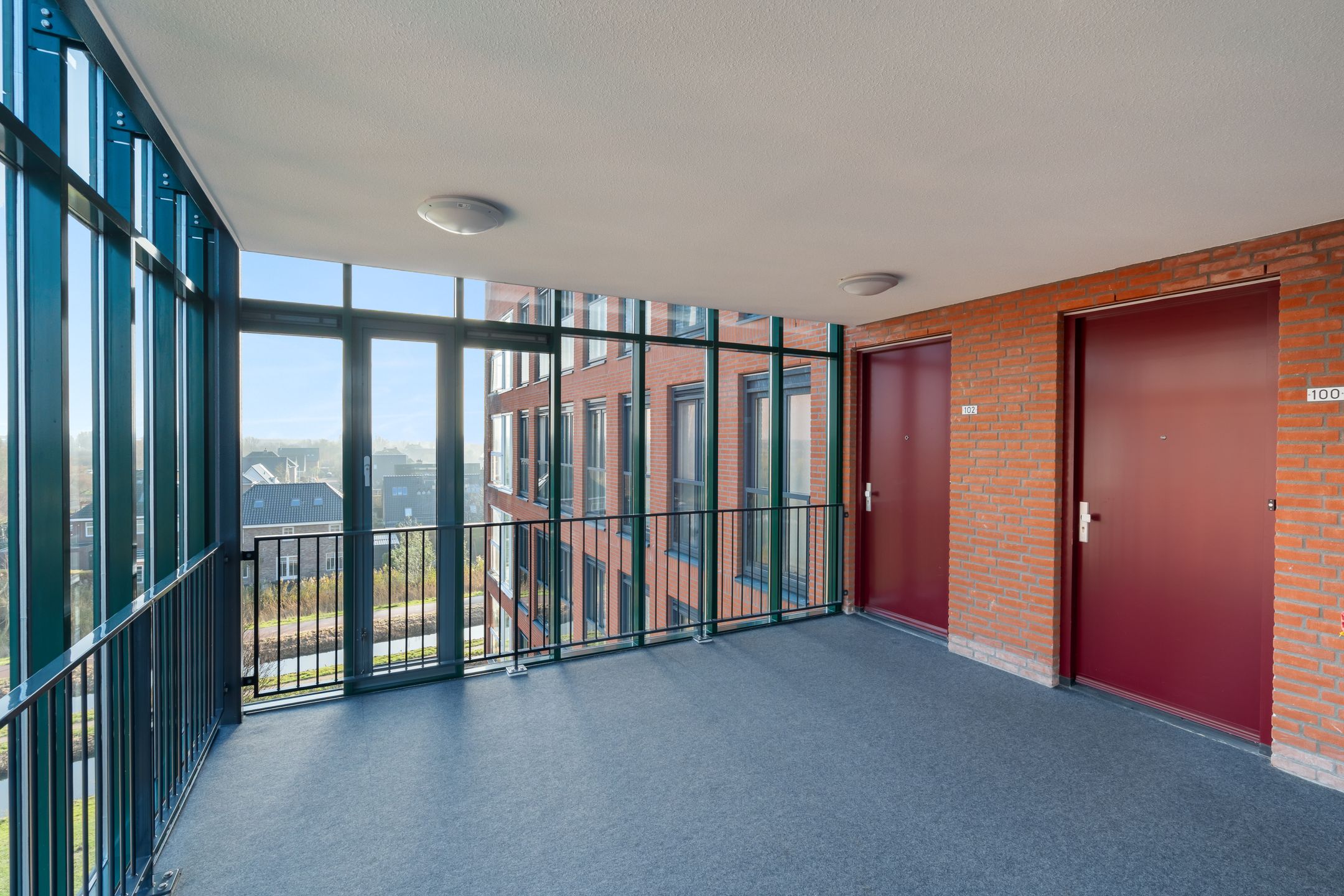 Photo 30 of Mare 100