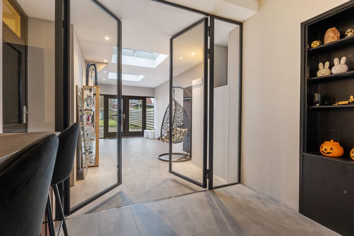 Photo 19 of Wilhelminastraat 35